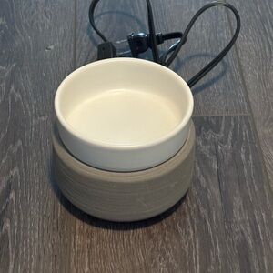 Gray and White Electric Wax Warmer